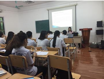 ThS. Lê Thị Hồng Lam trình bày seminar